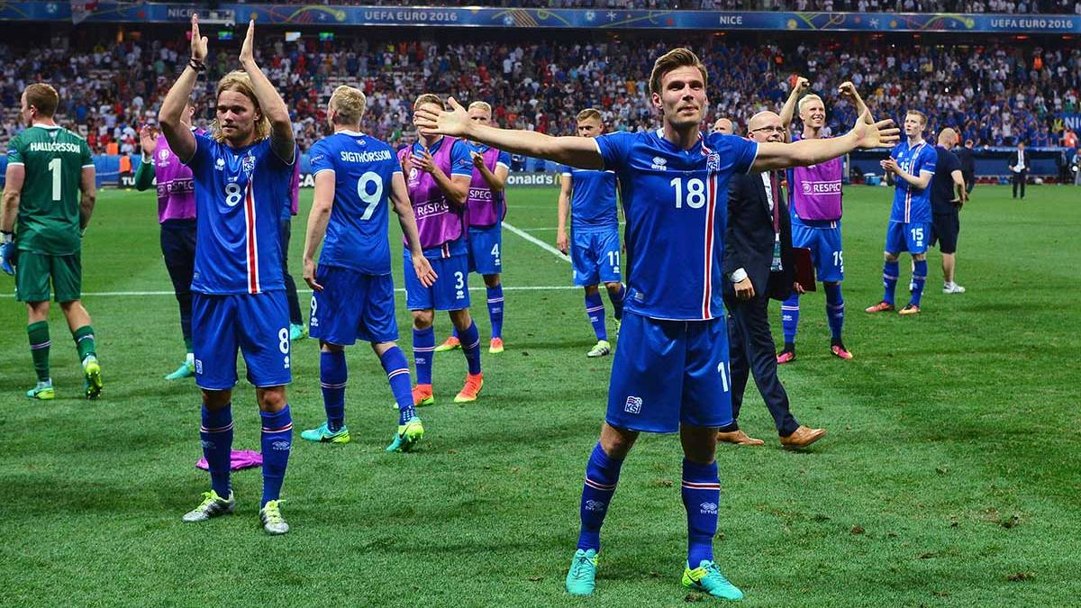 The players of Iceland celebrate the pass to eighth of the Eurocopa 2016