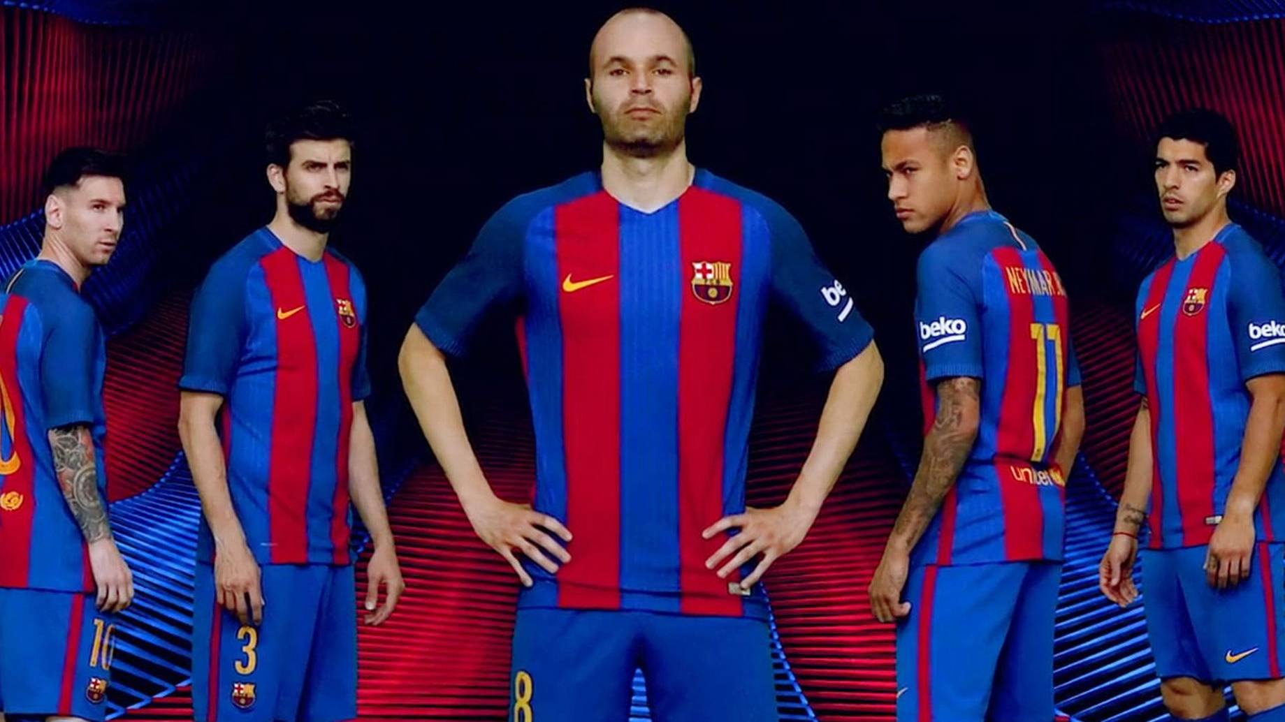 The new T-shirt of the FC Barcelona without advertising