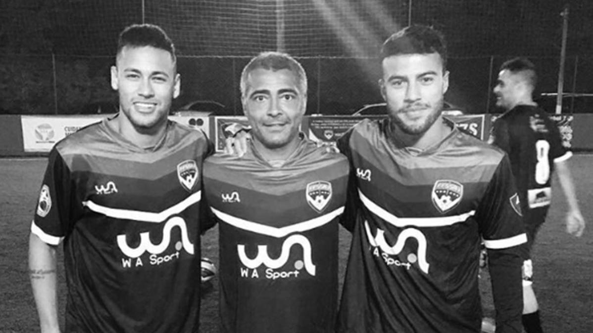 Neymar And Rafinha together with Romário in the pachanga