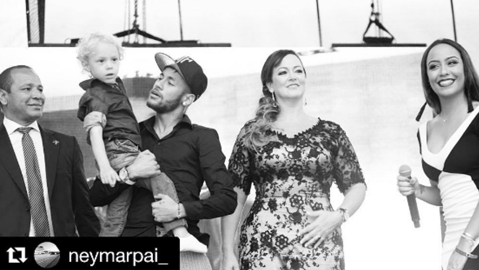 La Familia Neymar reunida juntos tras la noticia del carpetazo al caso 