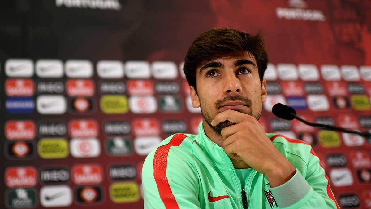 André Gomes in a press conference of the Eurocopa of France