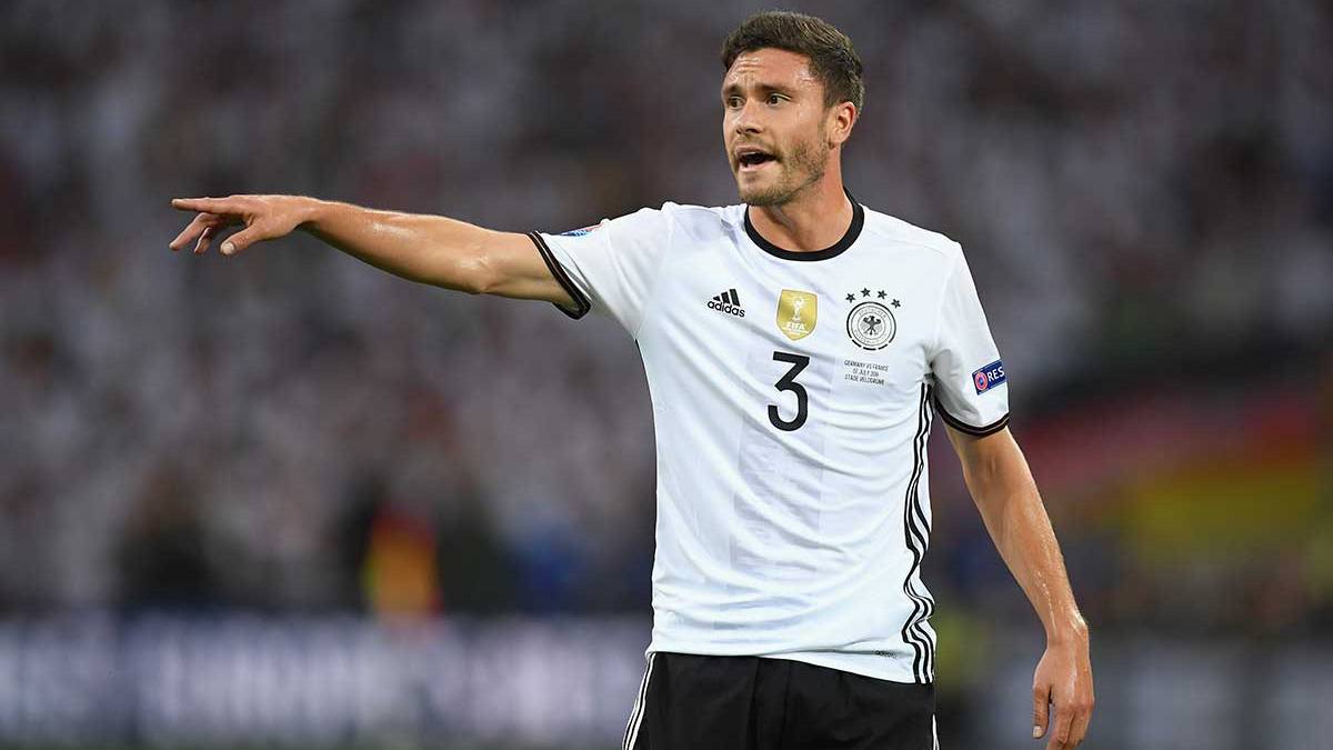 Jonas Hector in a party with Germany in the Eurocopa 2016