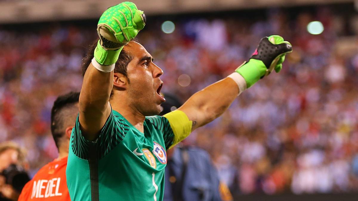 Claudio Bravo, celebrating the title won of Glass Centenarian America