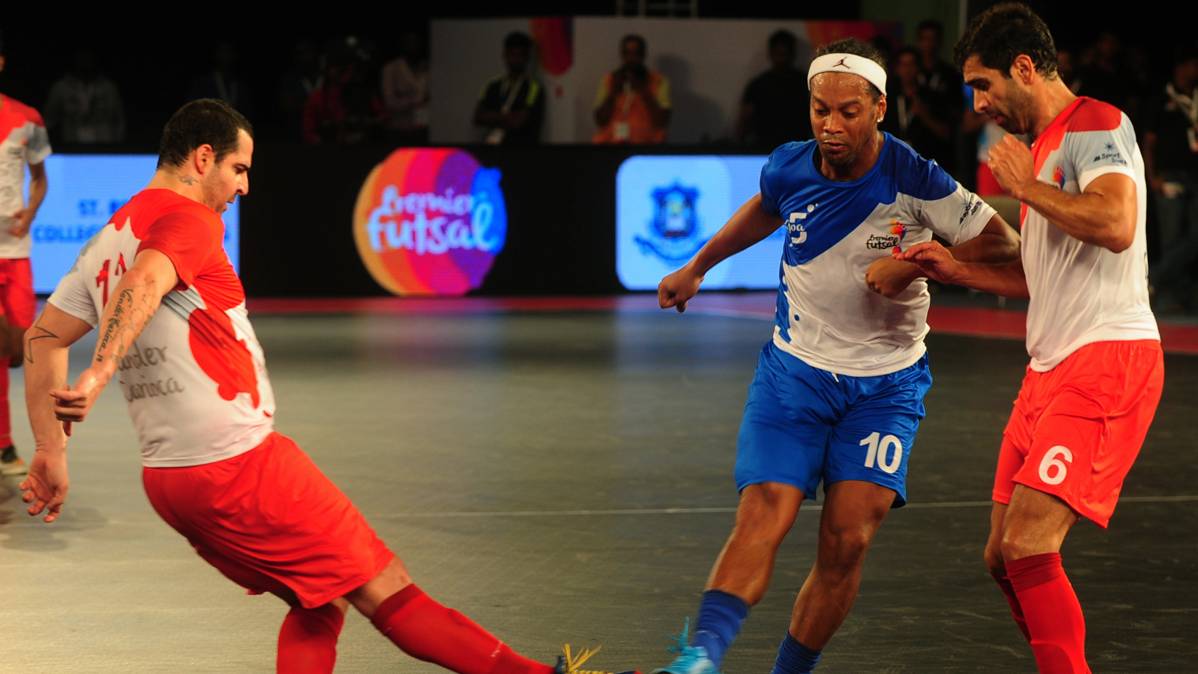 Ronaldinho, durante el partido en el que marcó cinco goles