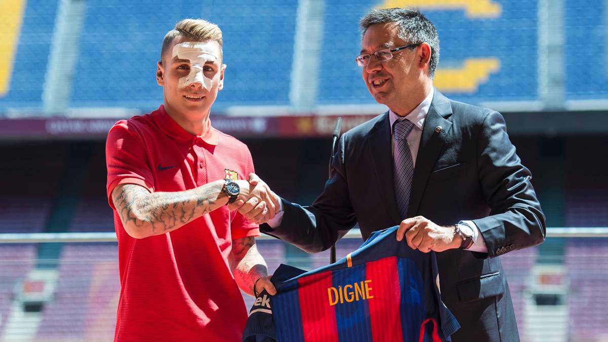 Lucas Digne, presented in the Camp Nou beside Bartomeu