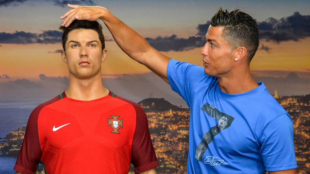 Cristiano Ronaldo, beside a figure of wax in Madeira