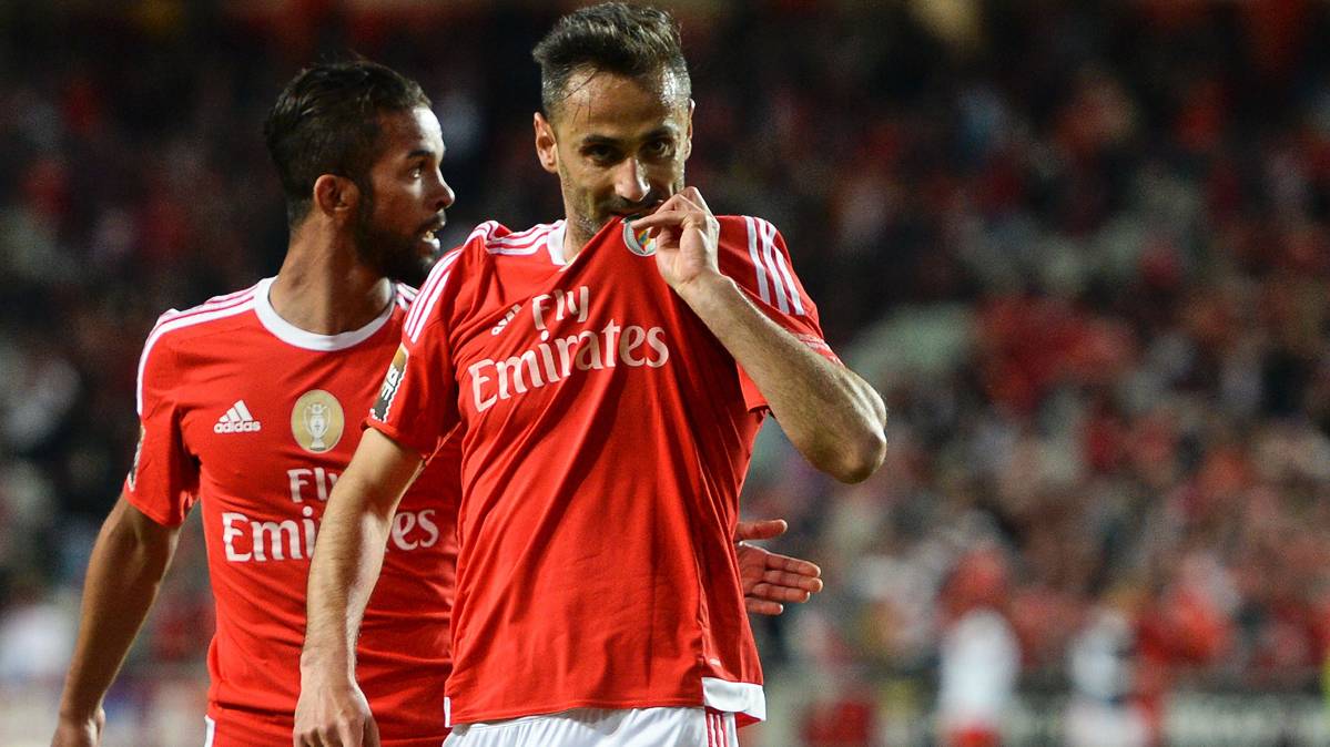 Jonas, just after marking a goal with the Benfica