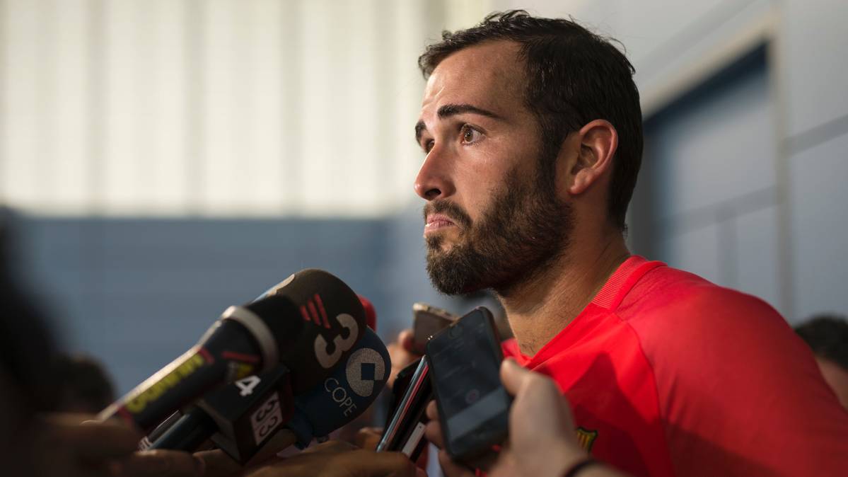 Aleix Vidal, appearing in front of the media