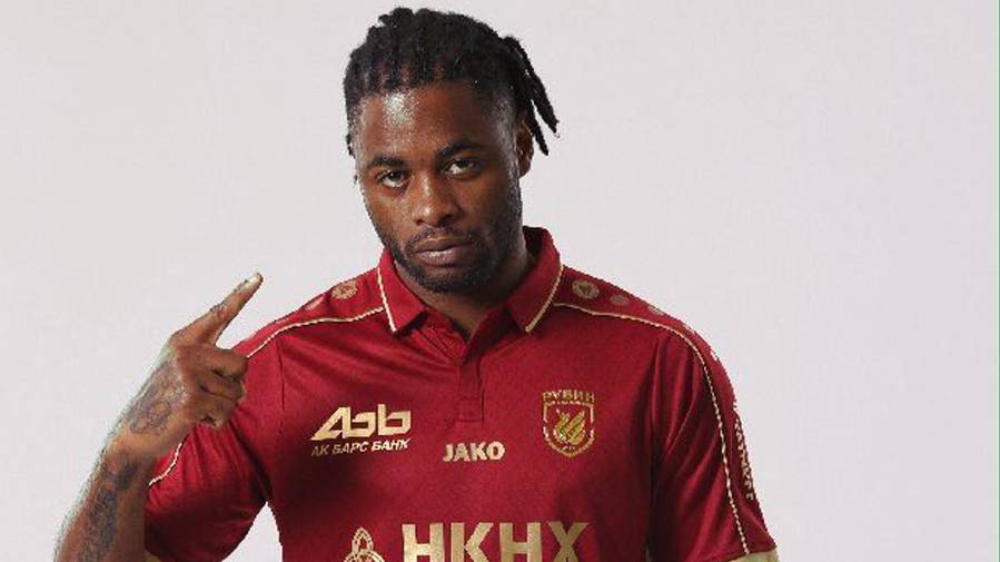 Alex Song, recently fichado by the Rubin Kazan