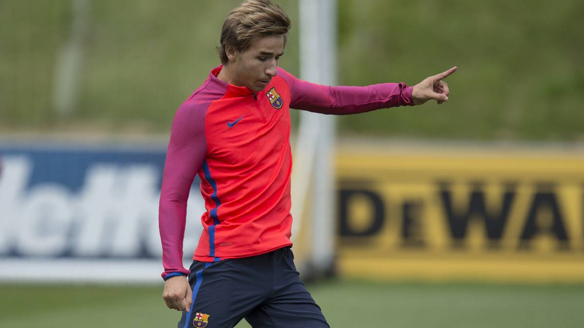 Sergi Samper, training with the first team of the Barça