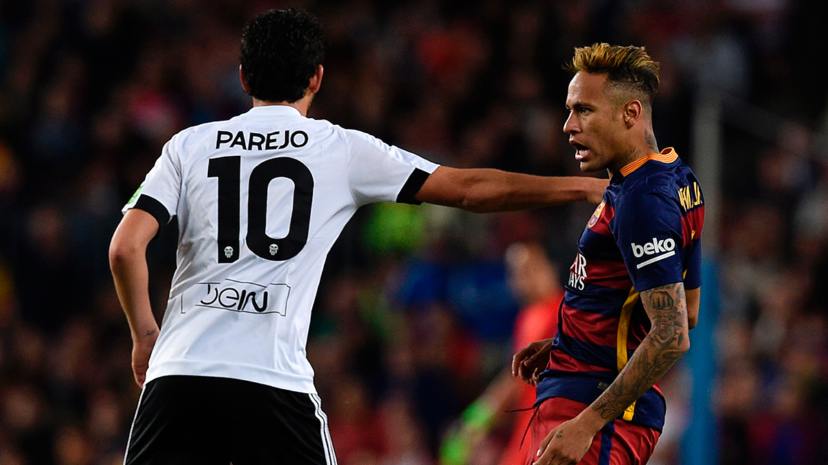 Dani Parejo en un lance en un partido ante el FC Barcelona