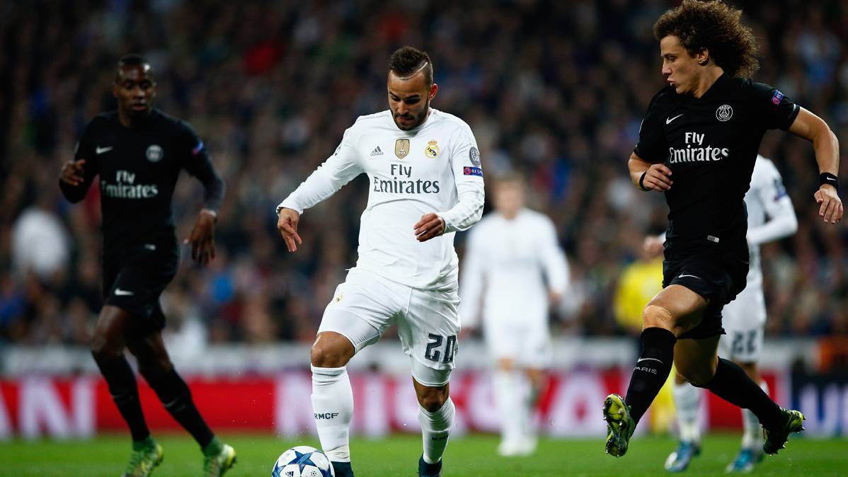 Jesé Rodríguez, encarando to the defence of the PSG in Champions