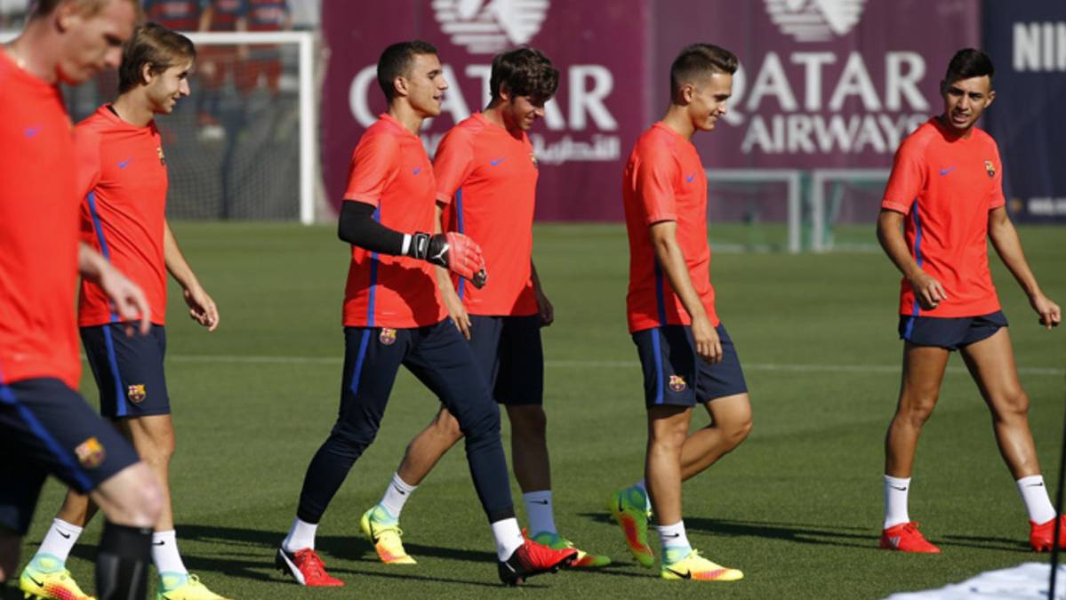 Los jugadores del Barça a la salida del entrenamiento