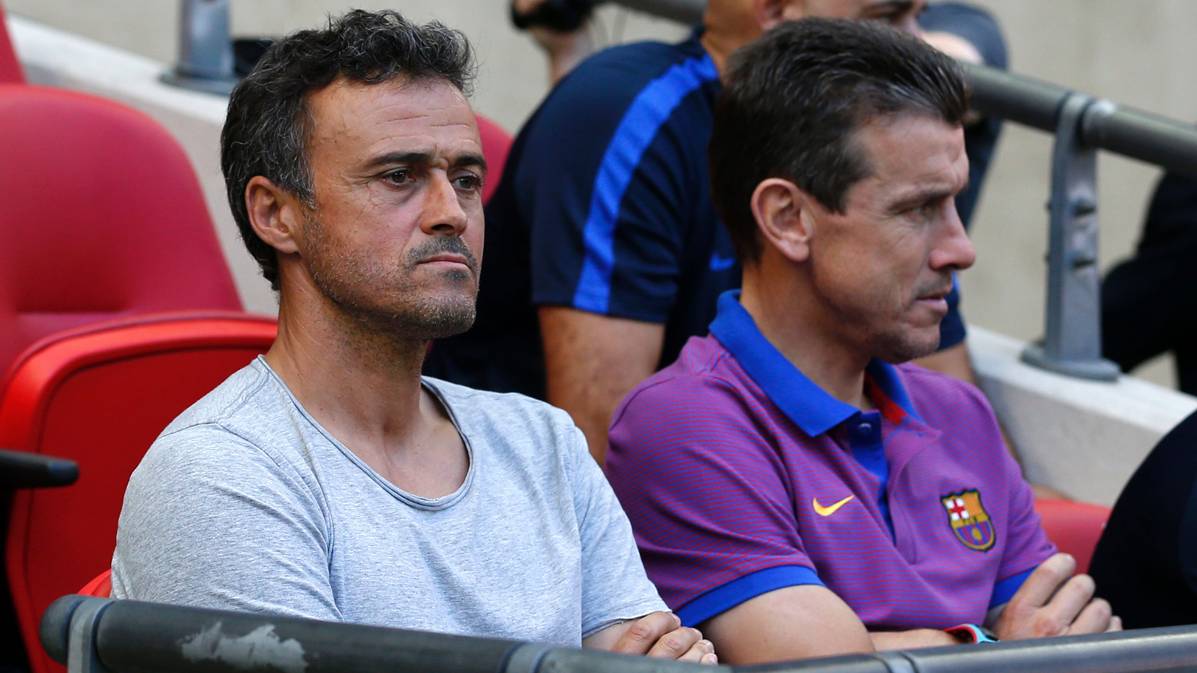 Luis Enrique, seated in the bench in this pre-season