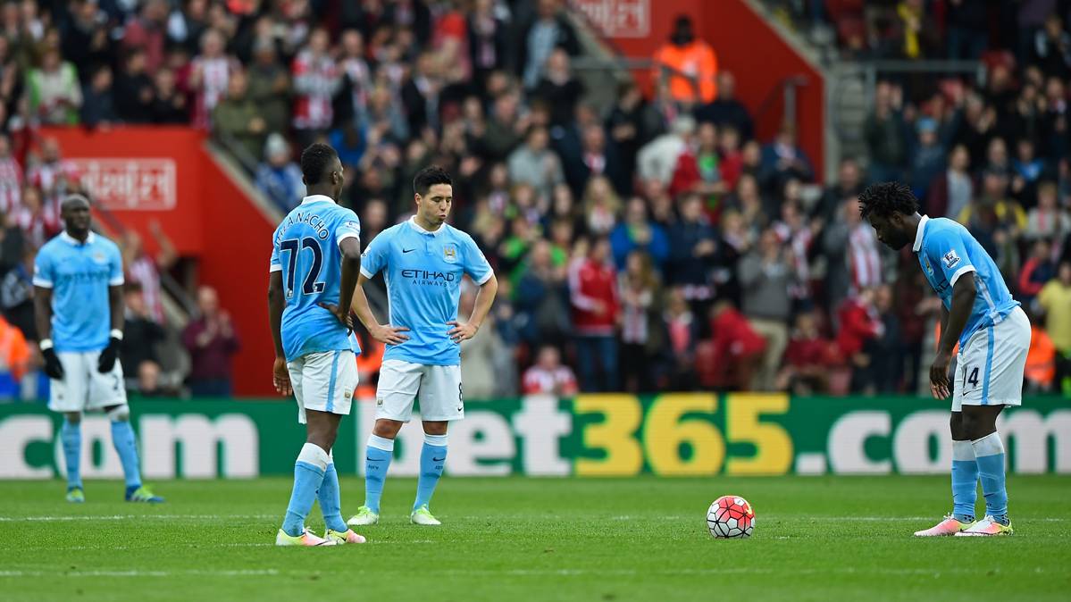 Nasri, Bony and other players of the Manchester City, waiting for taking out