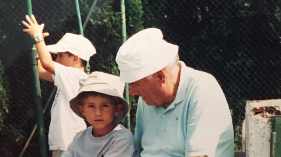 Sergi Samper, in a photography with his grandfather that has hanged in Twitter