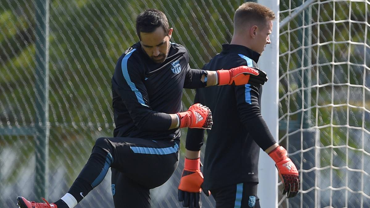 Claudio Bravo and Ter Stegen, training in an image of archive