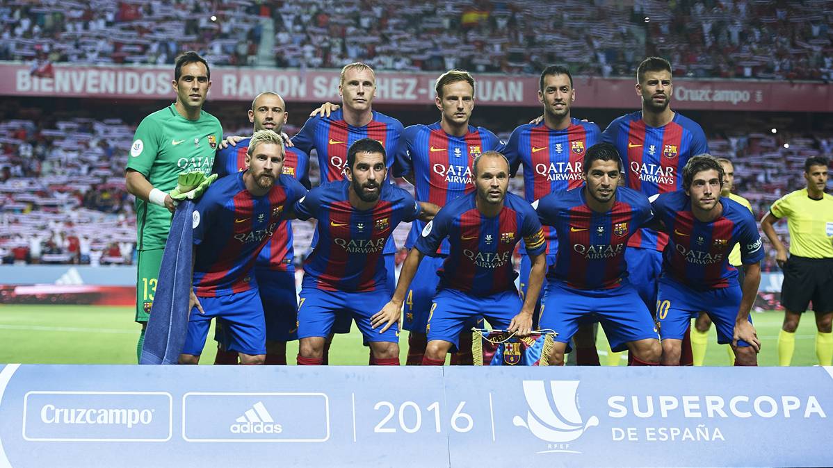 The eleven of the FC Barcelona against the Seville in the gone of the Supercopa