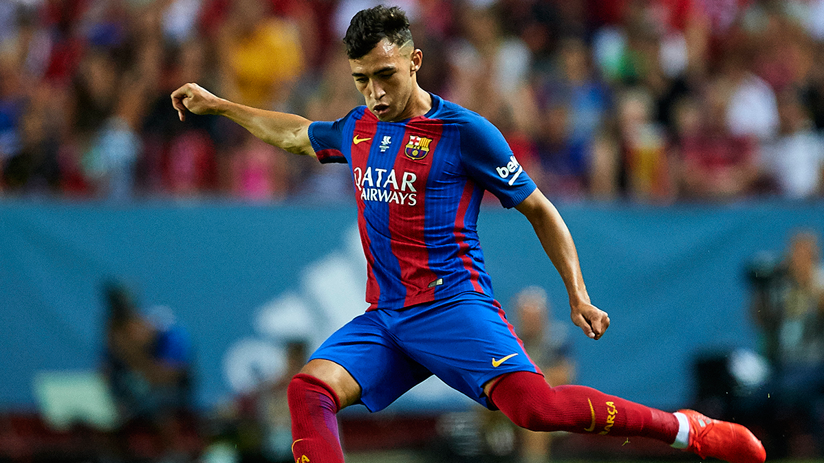 Munir The Haddadi in an action in the Seville-Barça