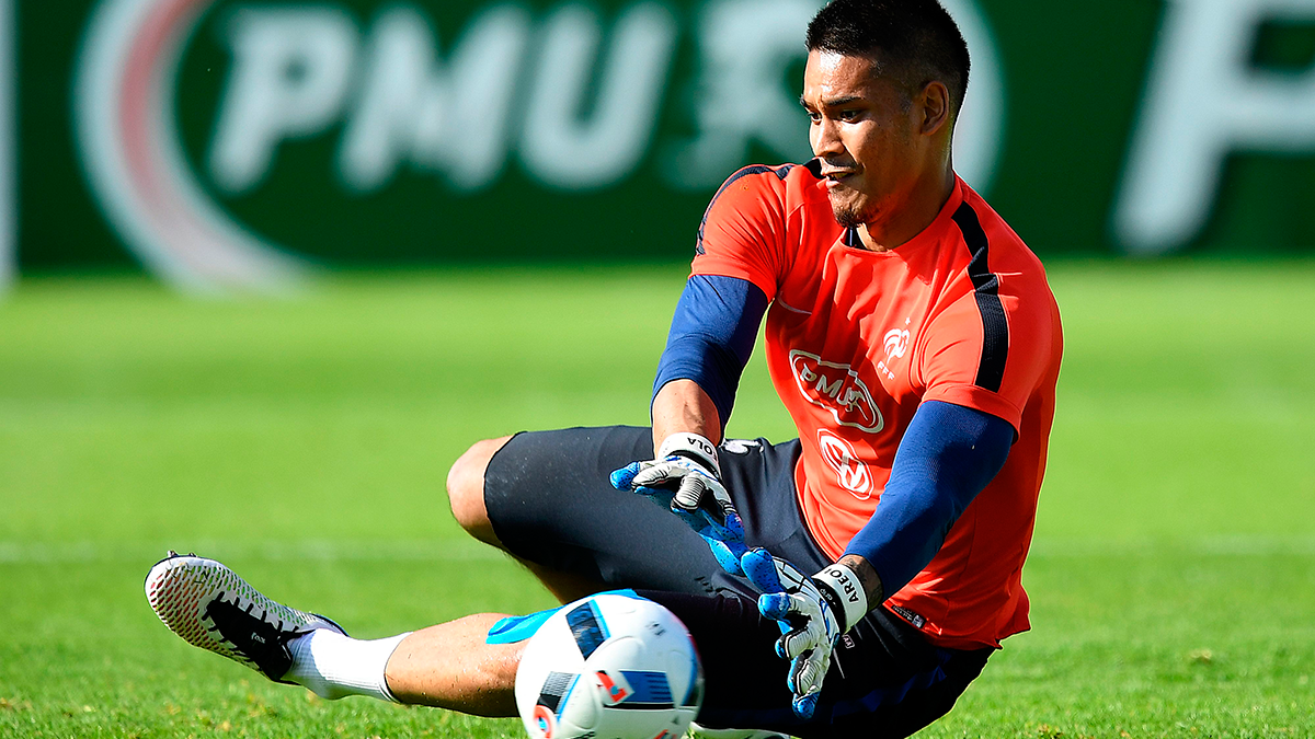 Alphonse Aréola, in a training with Paris Saint-Germain