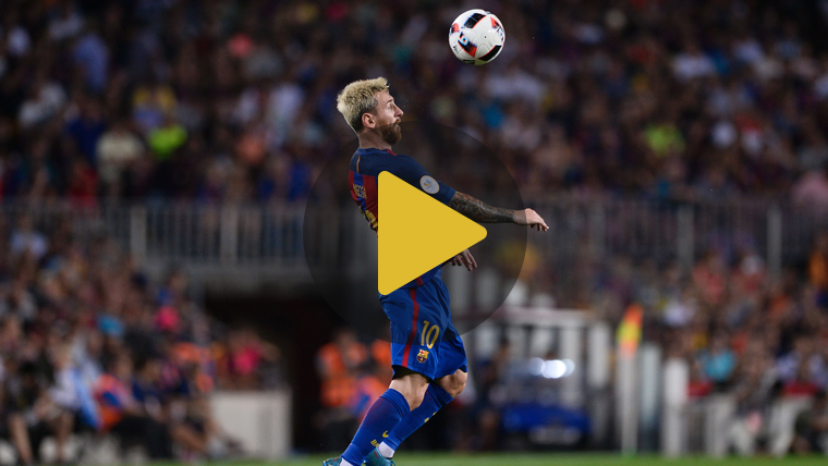 Lionel Messi, a punto de marcar un golazo de cabeza al Sevilla