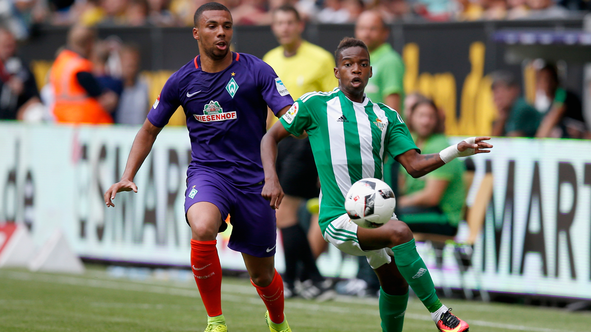 Charly Musonda, durante un partido amistoso contra el Werder Bremen