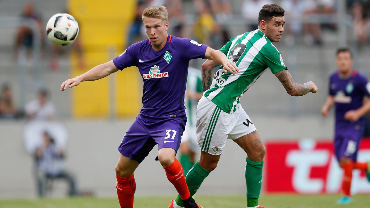 Tony Sanabria, durante un partido amistoso contra el Werder Bremen