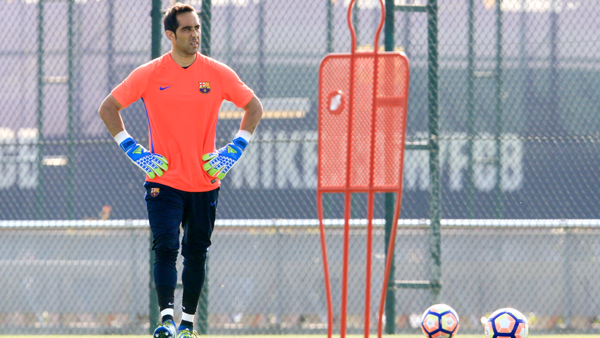 Claudio Bravo, training with the Barça in an image of archive