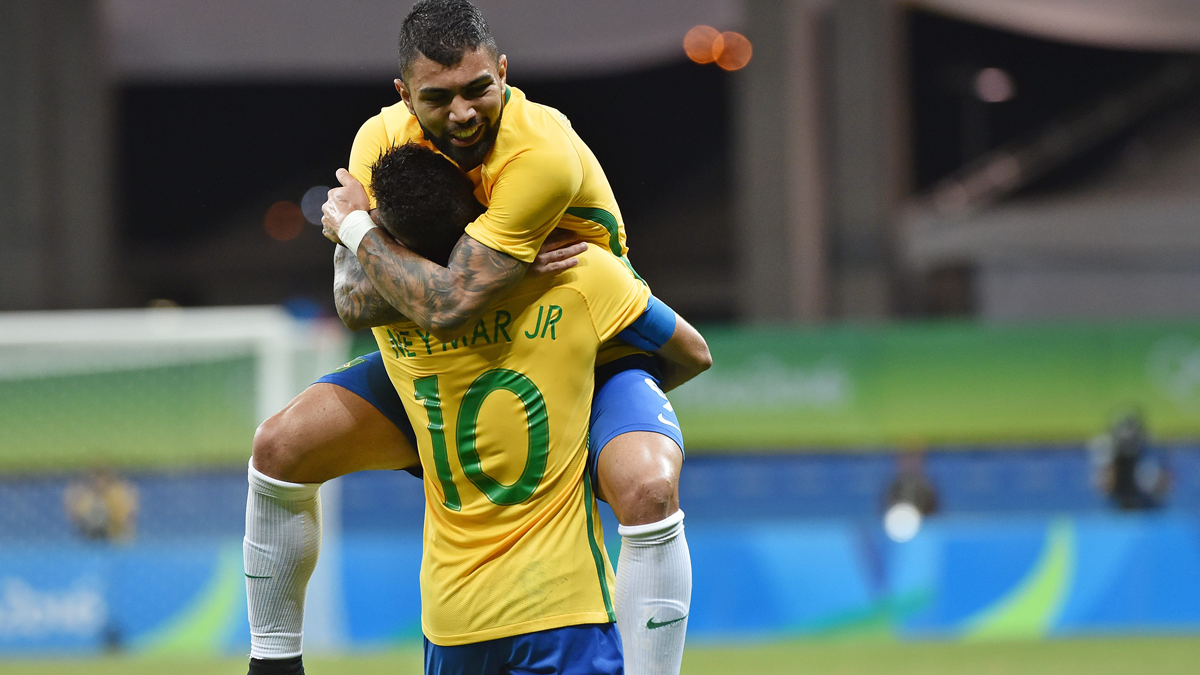 Gabigol, celebrating a goal with Neymar Jr in the selection of Brazil