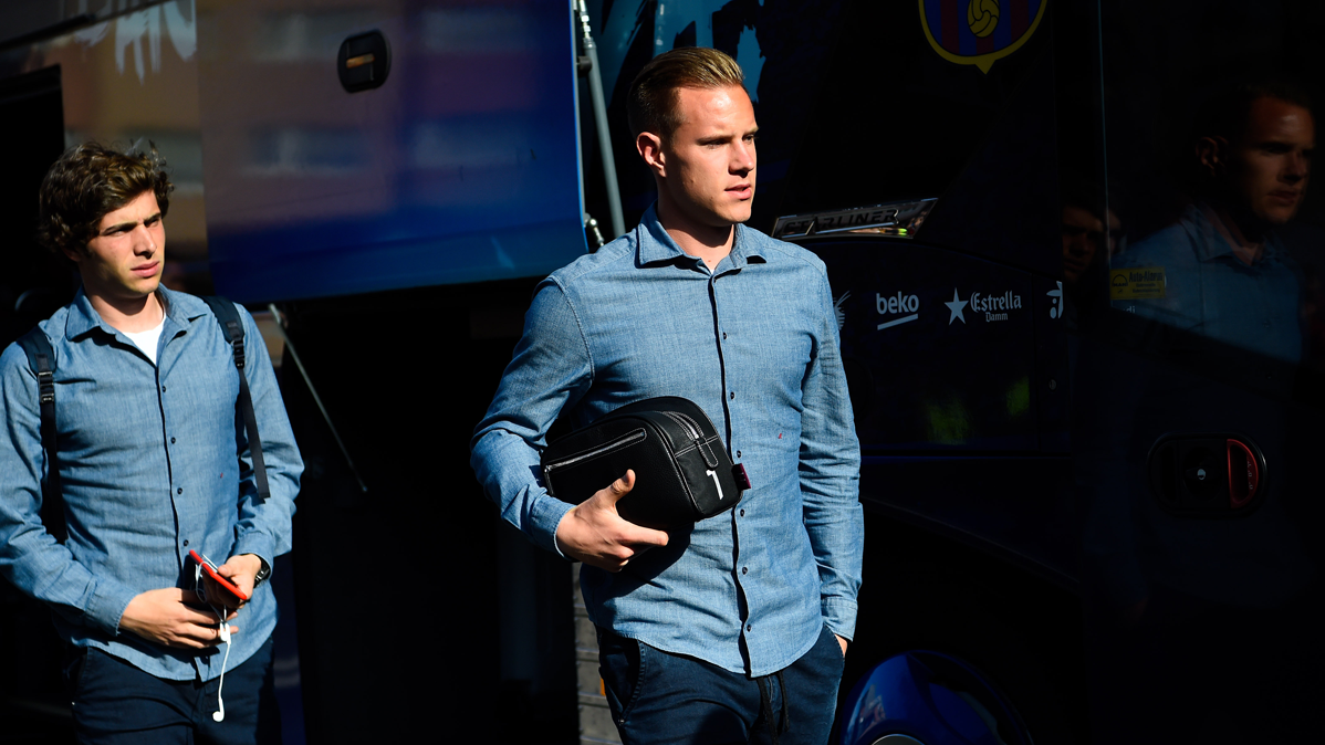 Marc-André Ter Stegen, subiendo al autocar del FC Barcelona