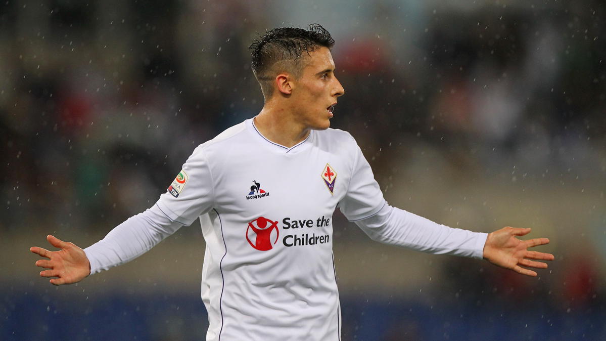 Cristian Tello, protesting an action in a party with the Fiorentina
