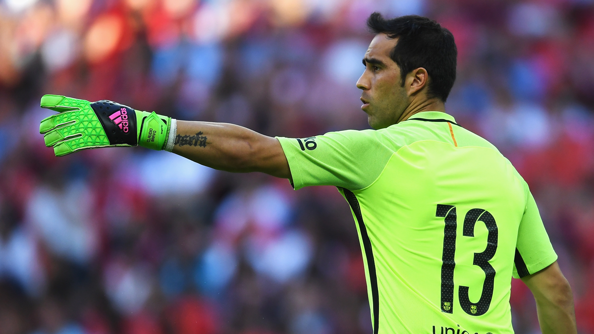 Claudio Bravo, during a party with the FC Barcelona