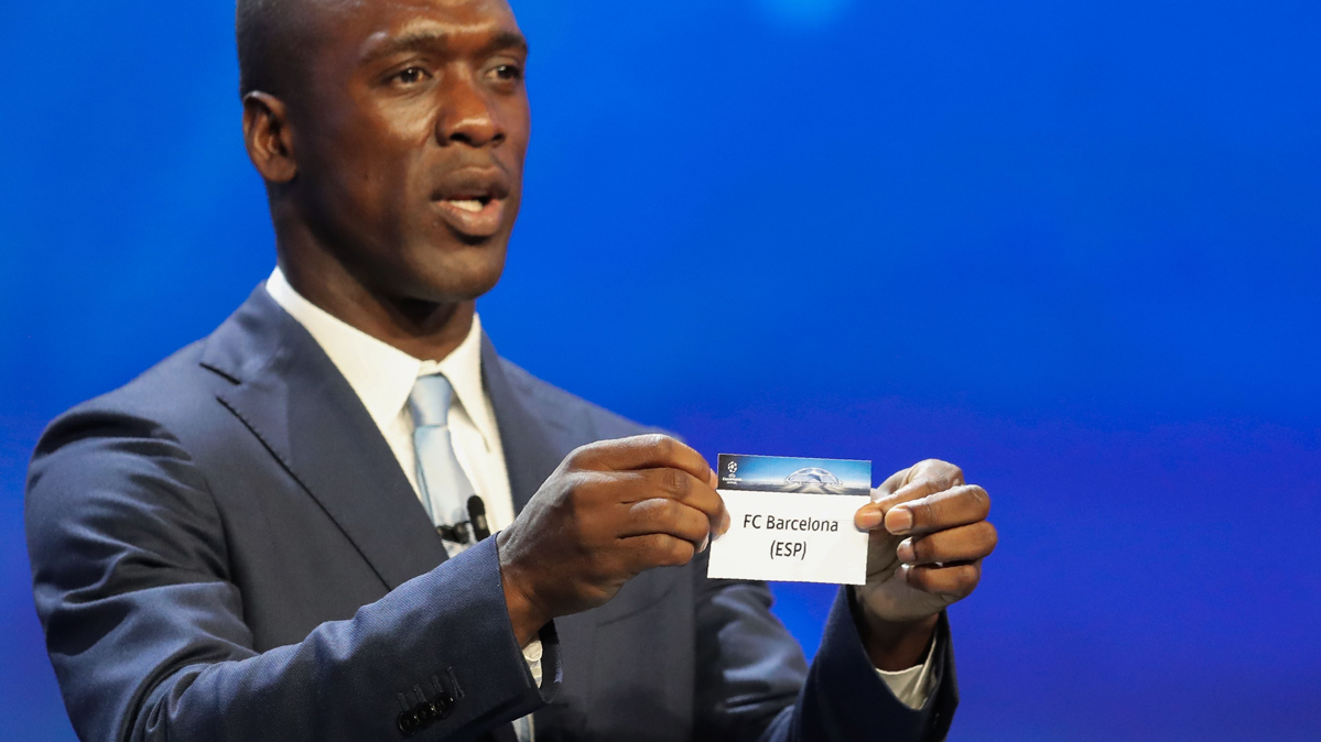 Clarence Seedorf, taking out the ballot of the FC Barcelona in the draw