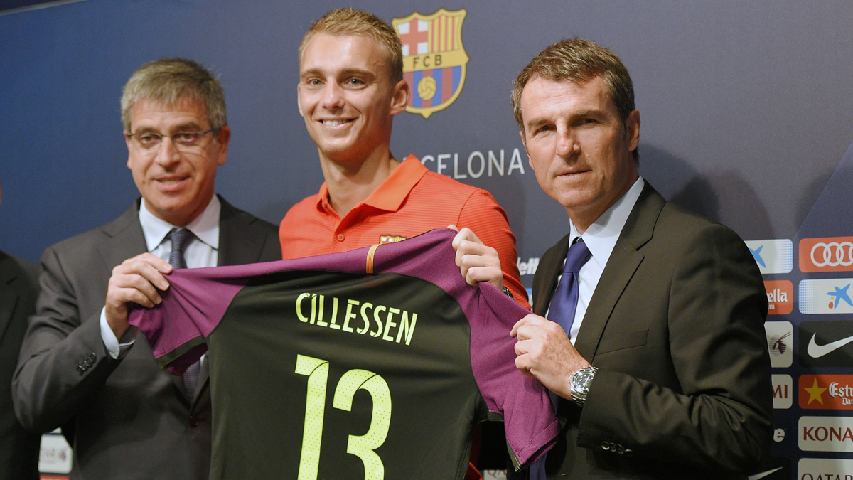 Jordi Mestre and Robert Fernández, posing with Cillessen in press conference