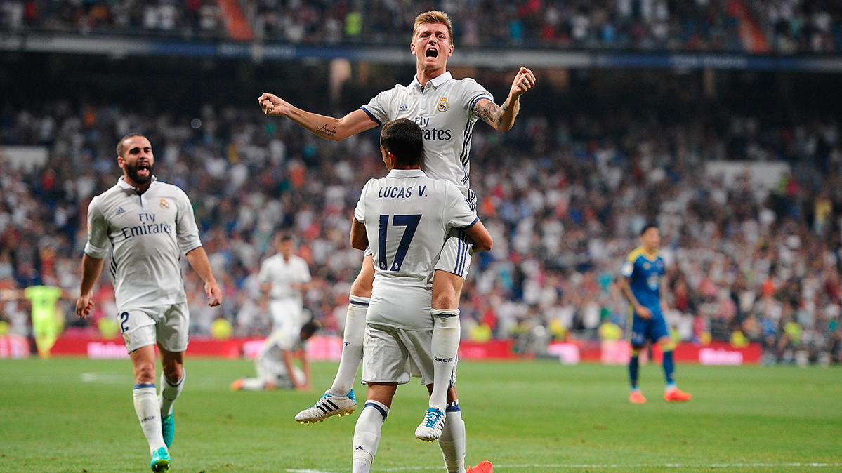Toni Kroos celebrates the goal of the Real Madrid in front of the Celtic