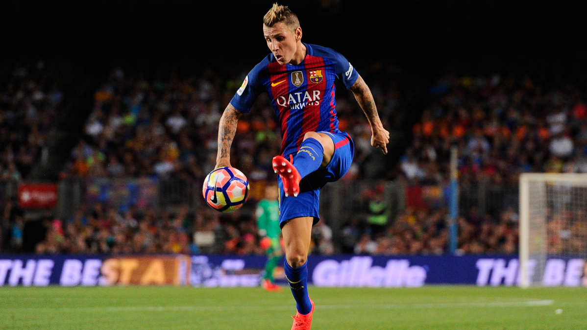 Lucas Digne, durante un partido con el FC Barcelona