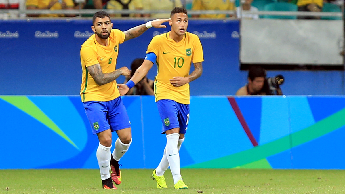 Gabigol, celebrating with Neymar Jr a goal of Brazil in the Games 2016