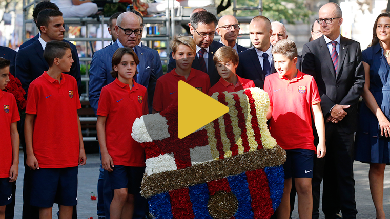 Andrés Iniesta junto a Jordi Masip, Josep Maria Bartomeu y otros directivos del Barça en la ofrenda floral