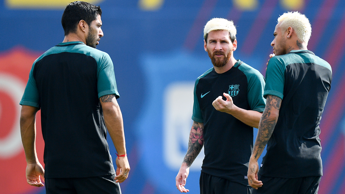 Messi, Neymar y Luis Suárez, durante el último entreno del Barça