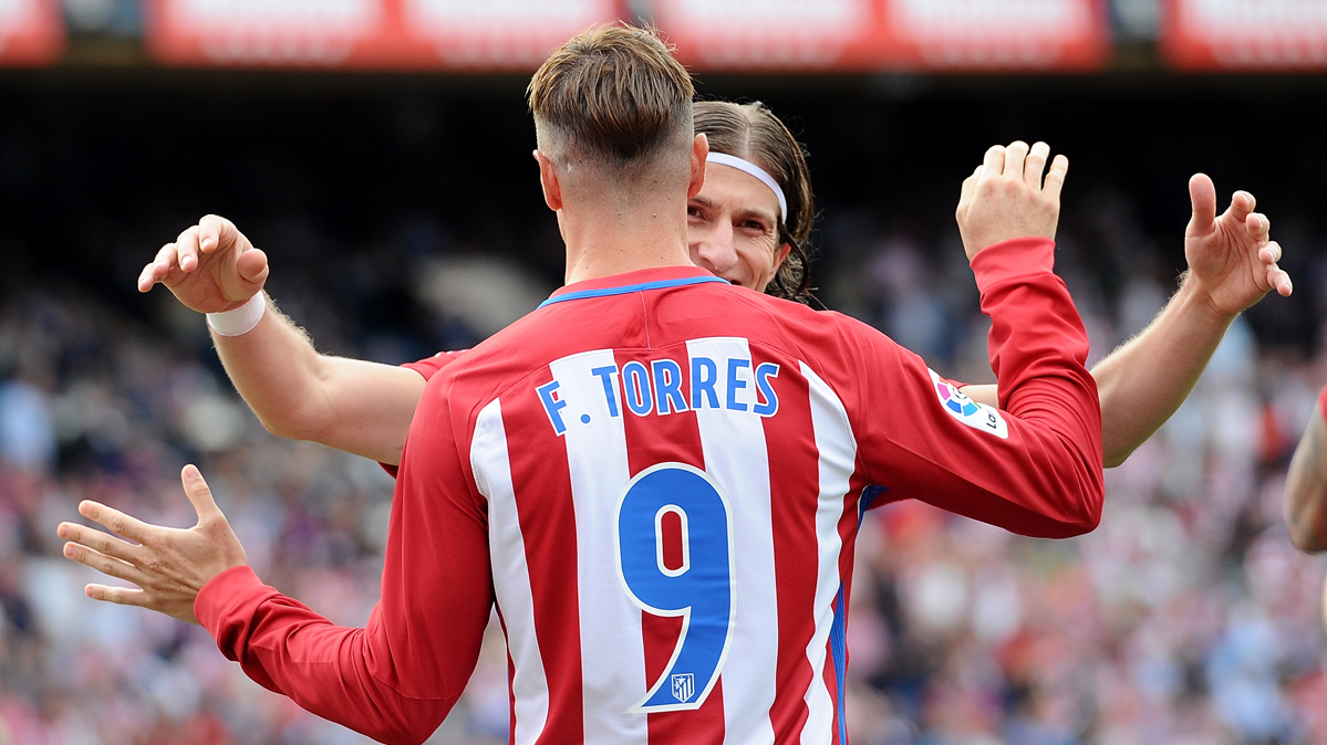 Fernando Torres and Filipe Luis, celebrating a goal against the Sporting