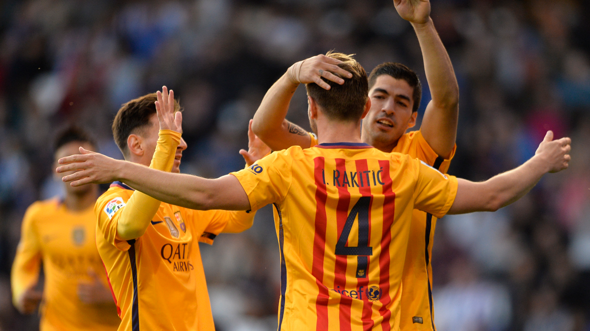 Ivan Rakitic y Luis Suárez, celebrando un gol la pasada temporada
