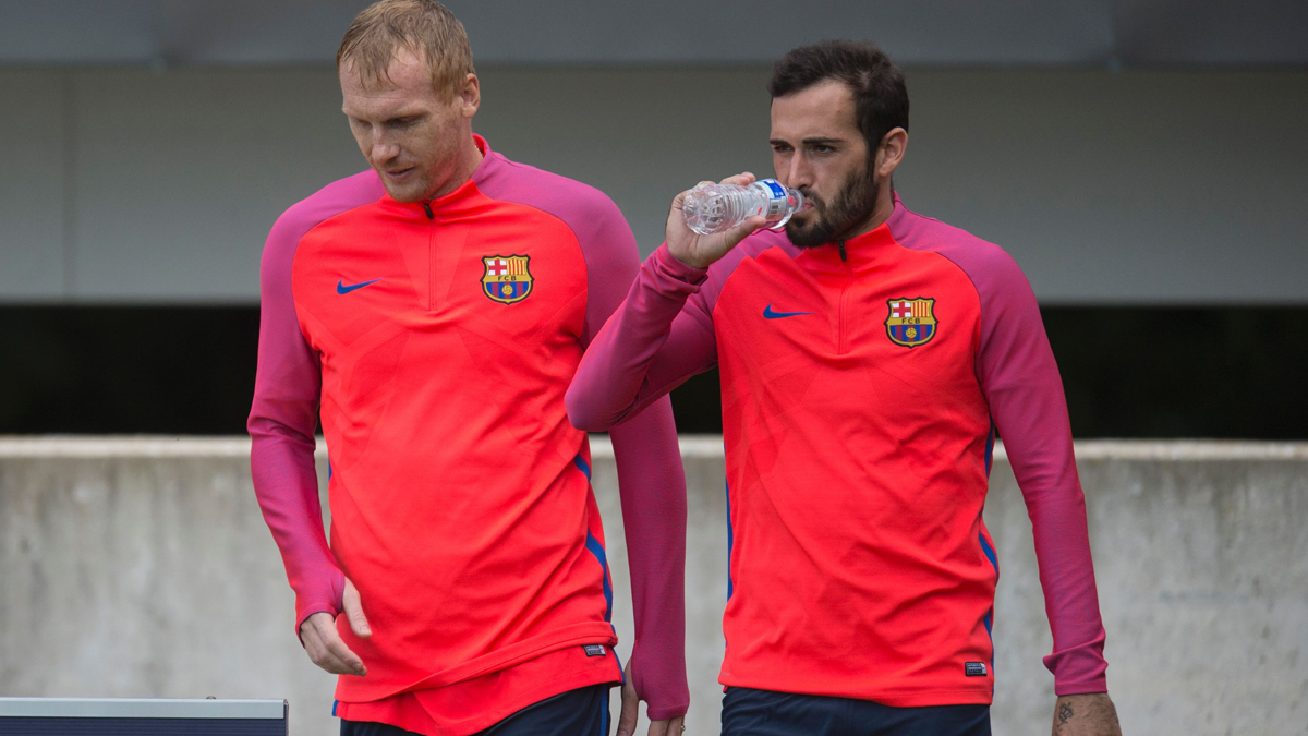 Aleix Vidal and Jeremy Mathieu, going out to train in an image of archive