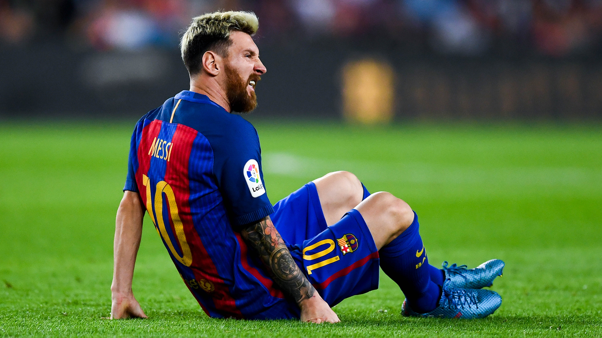 Leo Messi, lesionado en el Camp Nou contra el Atlético de Madrid
