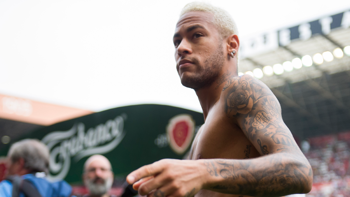 Neymar Jr, without T-shirt after the Sporting-FC Barcelona