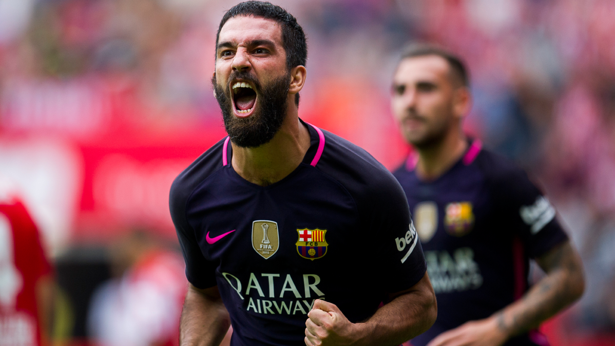 Arda Turan, celebrando el gol marcado al Sporting de Gijón