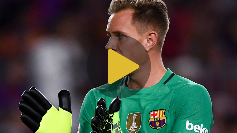 Ter Stegen, applauding in a party with the FC Barcelona