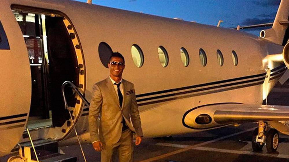 Cristiano Ronaldo, in a photo of archive with his private jet