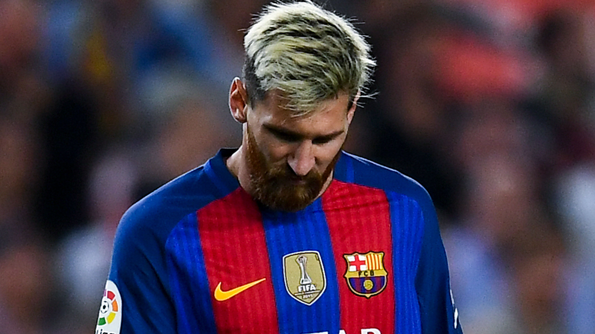 Lionel Messi, lamentándose al caer lesionado contra el Atlético