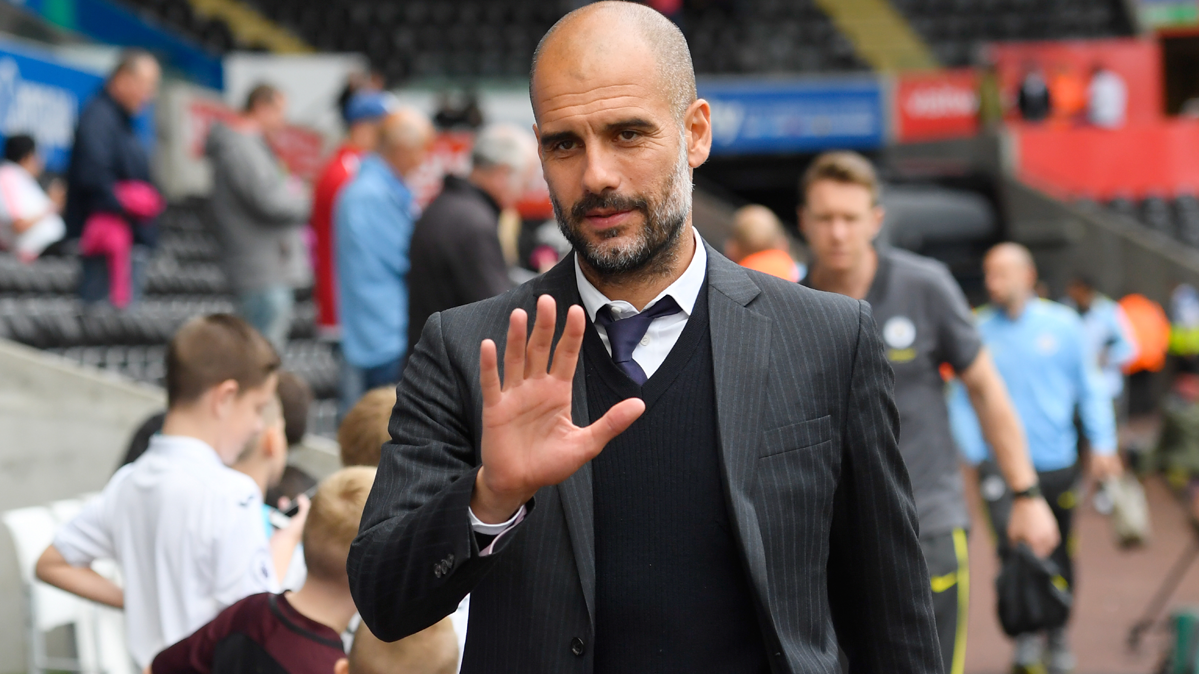 Pep Guardiola, greeting to the camera before a party against the Swansea