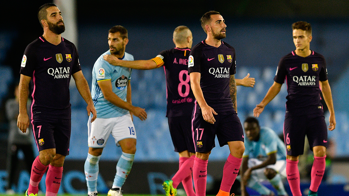 Los jugadores del FC Barcelona al finalizar el encuentro ante el Celta